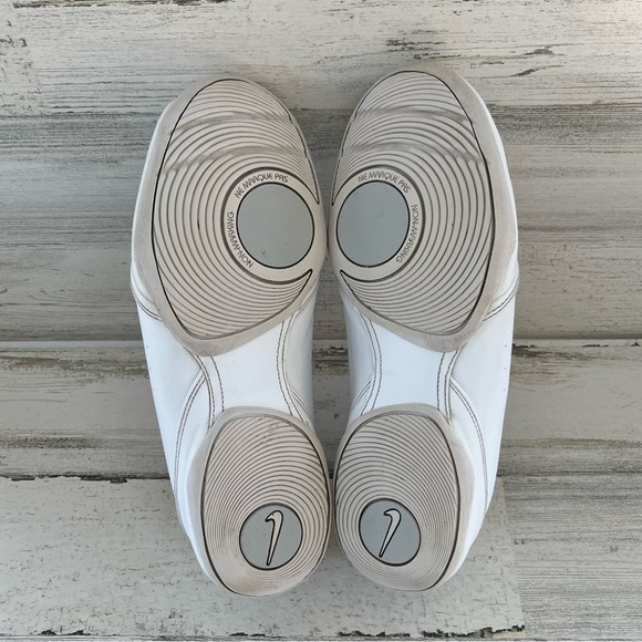 Nike Women’s Sport Lace up Cheer Shoes Size 10.5 Man Made Materials - Picture 9 of 9